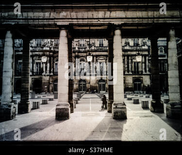 Les Deux Plateaus. Die Colonnes de Buren. Im Inneren des Palais Royal, am Cour d'Honneur, prachtvoller Palast, der im 17. Jahrhundert für Richelieu erbaut wurde. Buren Spalten Stockfoto