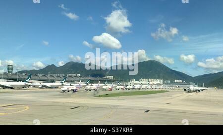 Flugzeug geparkt am Chep Lap Kok, Hong Kong International Airport. Stockfoto