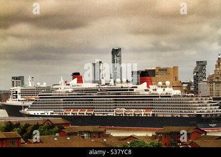 Cunard Kreuzfahrtschiffe auf dem Fluss Mersey Stockfoto