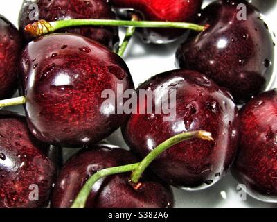 Makro-Fotografie - Kirschen mit Wassertröpfchen Stockfoto