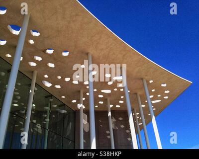 Neue Medizin Universität, Occitanie tram station, Montpellier Frankreich Stockfoto