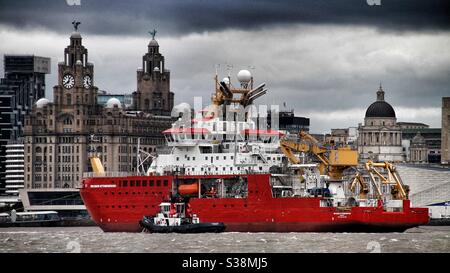 Das Schiff von Sir David Attenborough überquert zum ersten Mal den Fluss Mersey Stockfoto