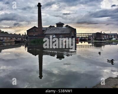 National Wasserstraßen Museum am Ellesmere Hafen am Abend Stockfoto