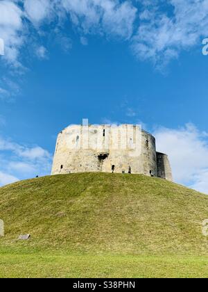 York Castle befestigter Komplex in der Stadt York, England, North ...