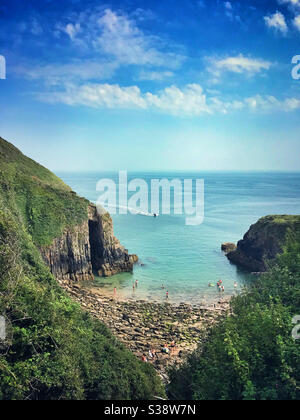 Skrinkle Haven Strand in der Nähe von Manorbier, Pembrokeshire, Wales Stockfoto