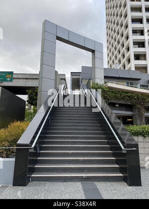 LOS ANGELES, CA, JUN 2020: Treppenhaus neben Union Bank Plaza im Finanzviertel, Downtown Stockfoto