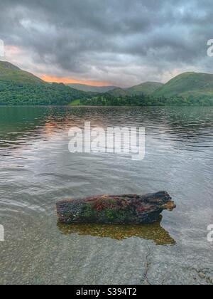 Lake Ullswater bei Sonnenuntergang. Stockfoto