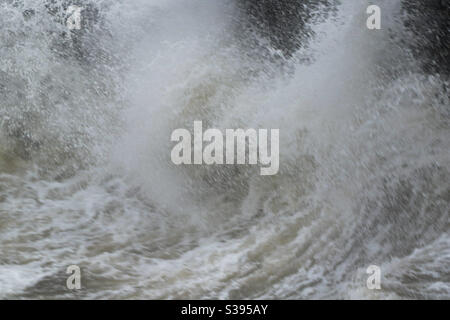 Aberystwyth, West Wales, Großbritannien. Dienstag, 25. August 2020. Sturm Francis schlägt Aberystwyth. Bildnachweis ©️Rose Voon / Alamy Live News Stockfoto