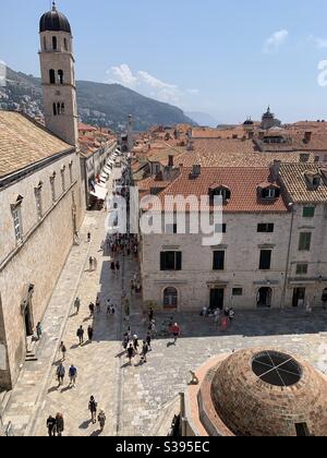 Blick von der Stadtmauer auf die Altstadt von Dubrovnik Stockfoto