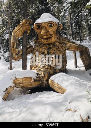 Isak Heartstone der Troll mit Schnee bedeckt Stockfoto