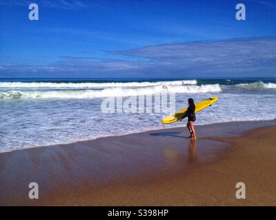 Surfsession in Bidart, Pyrenees Atlantiques, Frankreich Stockfoto