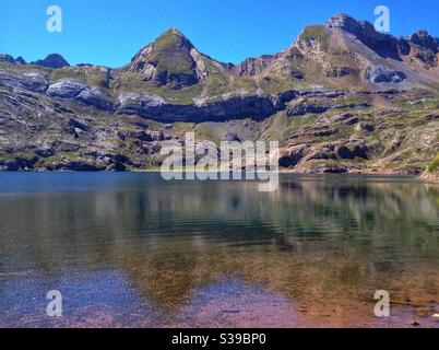 Estaens See im Aspe Tal, Pyrenees Atlantiques, Frankreich Stockfoto
