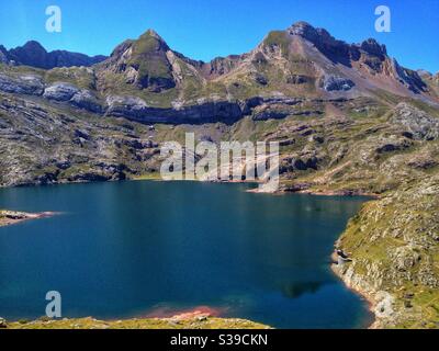 Estaens See im Aspe Tal, Pyrenees Atlantiques, Frankreich Stockfoto