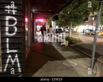 BLM Black Lives Matter Hashtag-Graffiti in einer Straße von Darwin im Northern Territory von Australien. Stockfoto