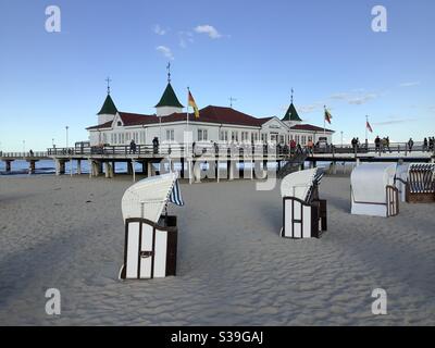 Historische Seebrücke von Ahlbeck, Kaiserbäder, Ostsee, Usedom, Mecklenburg Vorpommern, Deutschland, Europa Stockfoto