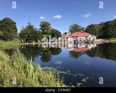 Das Boathouse Cafe im Rouken Glen Park in East Renfrewshire, Schottland Stockfoto