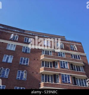 Queen's Court, ein Wohnblock aus den 1930er Jahren in Clifton, Bristol, Großbritannien Stockfoto