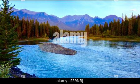 Reisen nach Alberta, entlang der TransCanada Autobahn, Bow River, Canadian Rockies, Banff National Park, Kanada Stockfoto