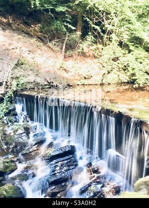 Langzeitbelichtung Wasserfall Stockfoto