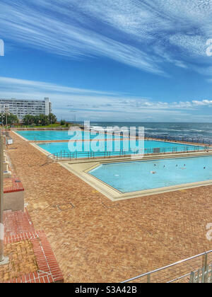 Städtische Schwimmbäder von Seapoint, Kapstadt, Südafrika. Stockfoto