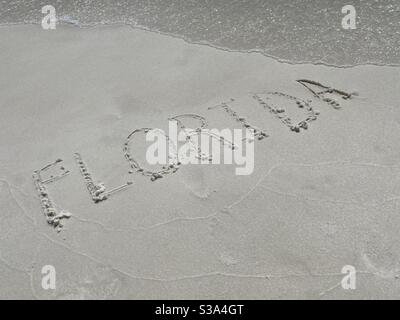 Wort Florida im Sand am Strand geschrieben Stockfoto