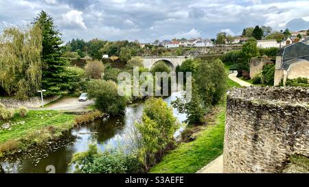 Thouet Fluss Parthenay Frankreich Stockfoto