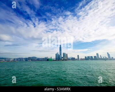 Ein Blick auf den westlichen Kowloon und Victoria Hafen in Hong Kong. Stockfoto