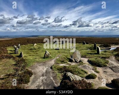 Die zwölf Apostel stehen Steine, auf Ilkley Moor, West Yorkshire Nordengland, UK Stockfoto