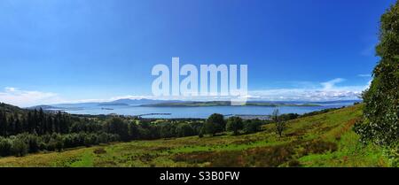 Ansicht von Cumbrae, Little Cumbrae, Bute und Arran von der Westküste Schottlands.