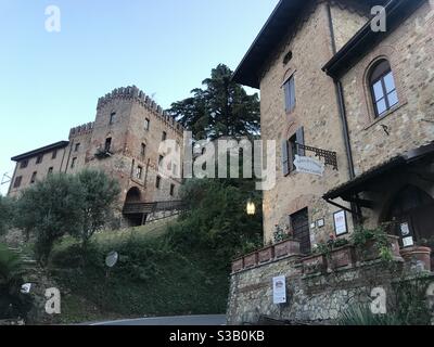 Schloss Tabiano und das Antico Borgo di Tabiano Castello Relais de Charme in der Provinz Parma, Norditalien Stockfoto