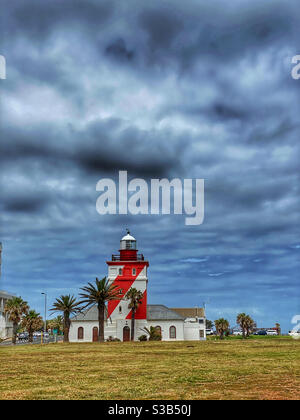 Der Greenpoint Leuchtturm, Seapoint Promenade, Kapstadt, Südafrika. Stockfoto