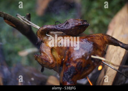 Foto von gegrilltem Huhn, BANDUNG, JAWA BARAT, INDONESIEN, 8. JULI 2020: Ich habe dieses Foto um 09:22:23 Uhr aufgenommen, das sich auf dem Mount Manglayang, Bandung, West Java, Indonesien befindet Stockfoto