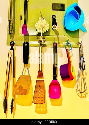 Cooks unverzichtbare Werkzeuge in einer Arbeitsküche. Stockfoto