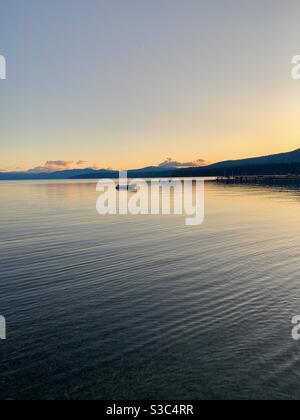 Sonnenuntergang über Lake Tahoe von Tahoe Vista, Kalifornien, USA Stockfoto