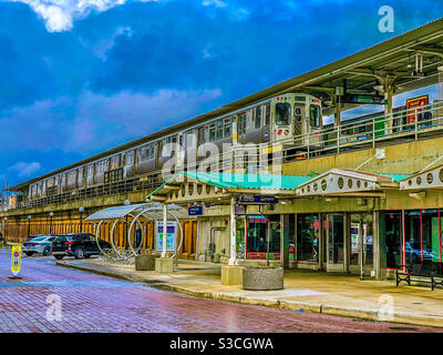 CTA Green Line S-Bahn. Bahnhof Harlem Avenue, Oak Park, Illinois. Stockfoto