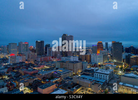 Downtown New Orleans, Louisiana in der Dämmerung Stockfoto
