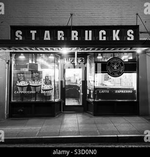 Der ursprüngliche Starbucks Store im Pike Place Market in Seattle Stockfoto