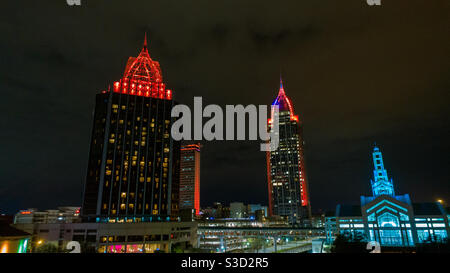 Downtown Mobile, Alabama bei Nacht Stockfoto