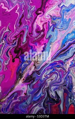 Ein schönes Foto von abstrakten Farbwirbeln, fließende Kunst auf Leinwand. Violette, rosa, weiße und blaue Töne. Stockfoto