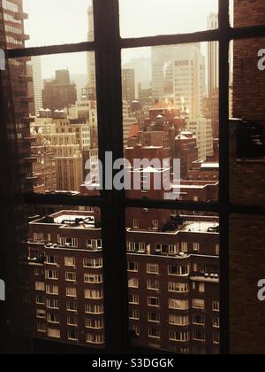 Midtown Manhattan während eines Schneesturms, vom Murray Hill Apartment Fenster aus gesehen, NYC, USA Stockfoto