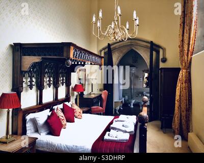 Hotelzimmer im mittelalterlichen Stil in einer renovierten Kapelle, alte Palasthütte, Lincoln, großbritannien Stockfoto