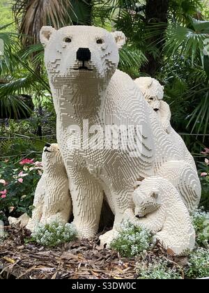 Eisbär mit Jungen aus Legos Stockfoto