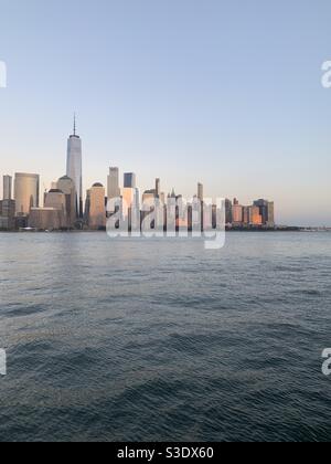 Lower Manhattan, New York City von der anderen Seite des Hudson River in Jersey City, New Jersey, USA Stockfoto