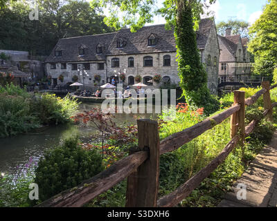 Das Egypt Mill Hotel and Restaurant in Nailsworth, an einem Spätsommernachmittag. In Der Nähe Von Stroud, Gloucestershire, England. Stockfoto