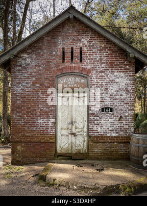 Silver Dew Winery, ehemals das Ölhaus für Bloody Point Lighthouse auf Daufuskie Island, South Carolina Stockfoto