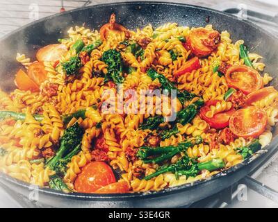 Vegetarische Pasta backen Stockfoto