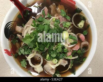 Spezielle Nudelsuppe aus Rindfleisch Stockfoto