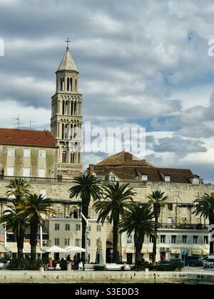 Der Kirchturm der Kathedrale St. Domnius in Split, Kroatien Stockfoto