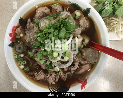 Spezielle Nudelsuppe aus Rindfleisch Stockfoto