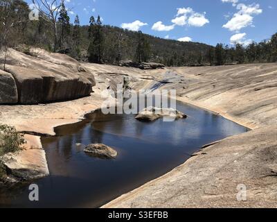 Felsbecken im Girraween National Park in Queensland, Australien Stockfoto